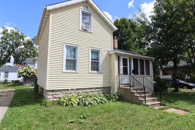 Photo - One Bedroom LOWER Duplex