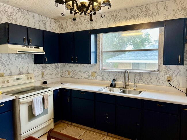 Photo - 104 E Pinecrest Ave