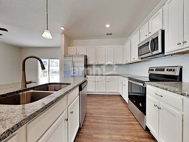 Photo - 398 Sandstone Dr