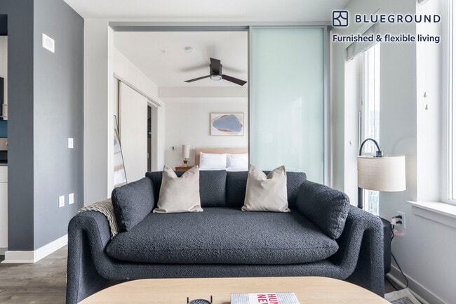 Photo - 15301 NE Turing St Unidad FL8-ID997