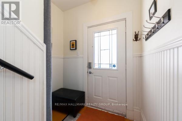 Photo - 473 Clarence St E