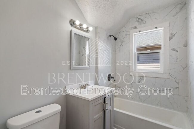 Photo - 601 N Oxford St