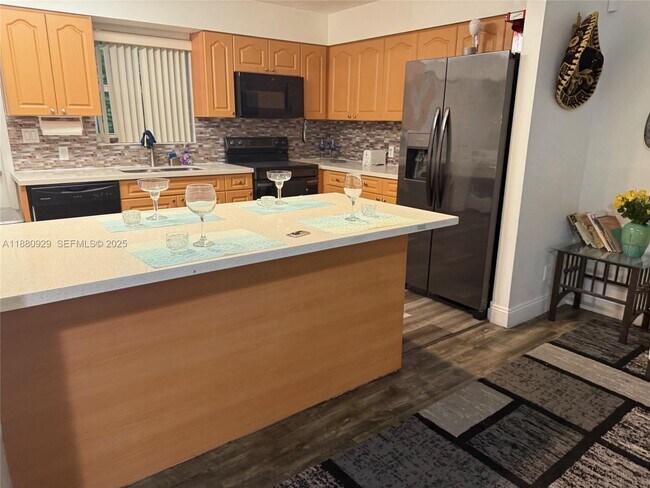 Building Photo - 2452 Madison St