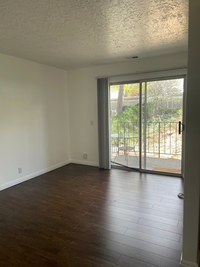 Photo - 1044 E Quail Park Dr