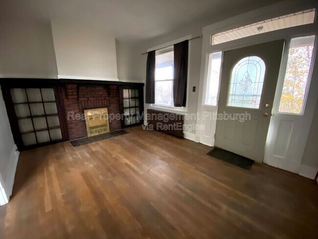 Photo - 318 Kaercher St