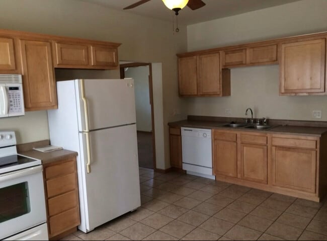 Building Photo - 1611 Charles St