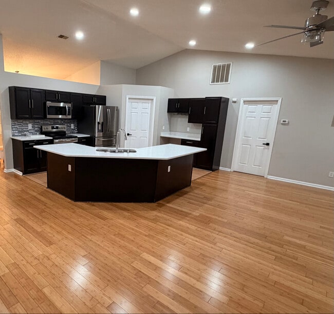 Photo - 705 Veryfine Dr