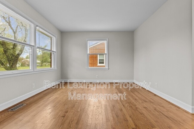 Photo - 265 Zandale Dr