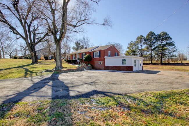 Photo - 343 South Main St