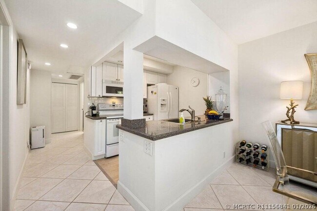 250 NE 20th St Unit 1010