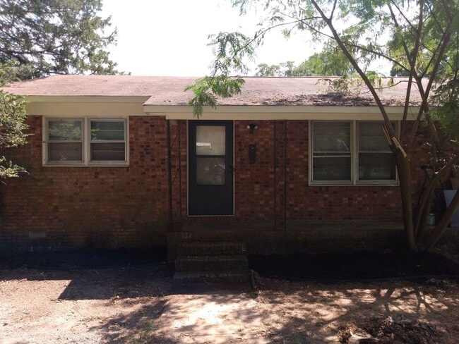 Building Photo - 843 Woodland St Unit 1