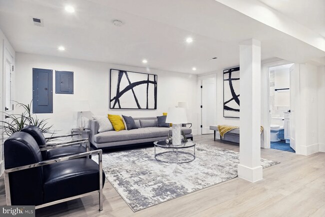 Photo - 1360 Oak St NW