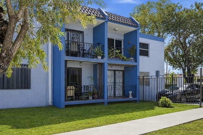 Building Photo - 3001 SW 2nd St Unit 111C