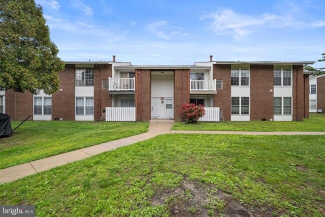 Photo - 275 Green St Townhome