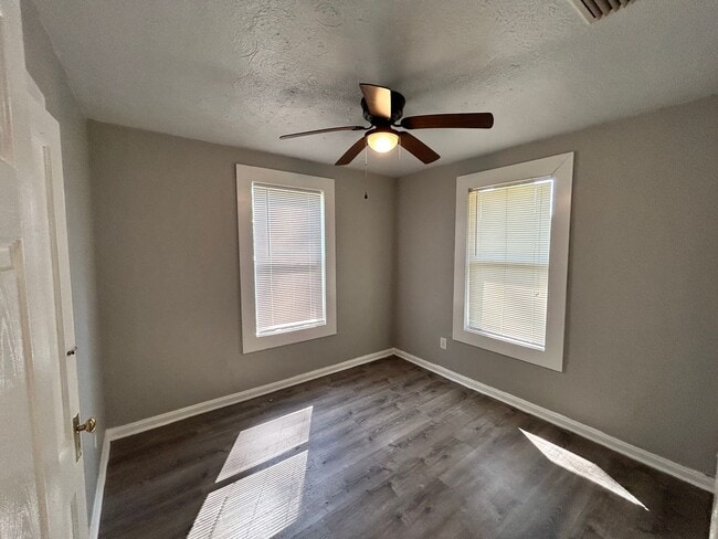 Photo - Charming 2/1 in Lackawanna Jax!