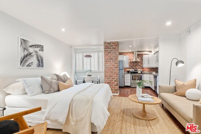Photo - 7250 Franklin Ave Unit 1006
