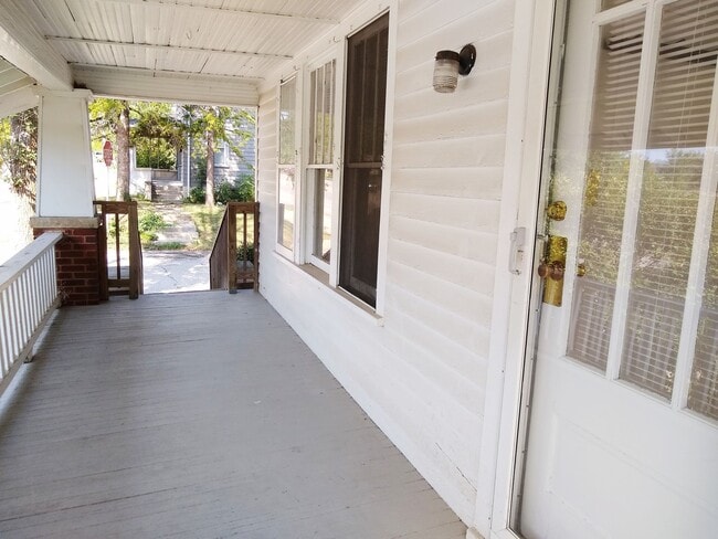 2401 E 3rd St Unit 1