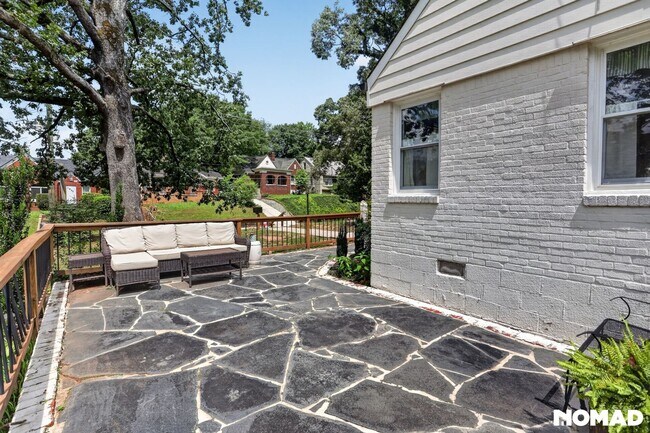 Photo - 1630 Sylvan Rd SW