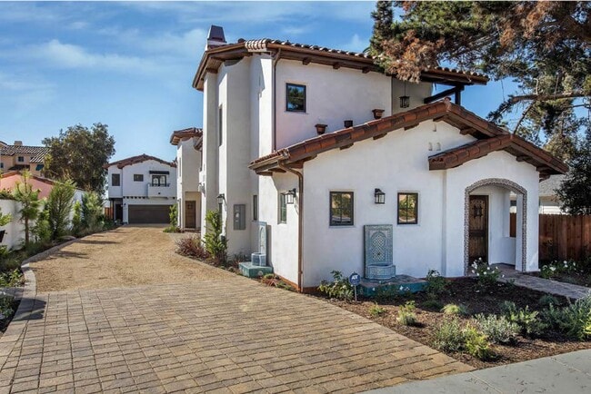 Building Photo - 4285 Carpinteria Ave Unit 4263 Carpinteria Ave
