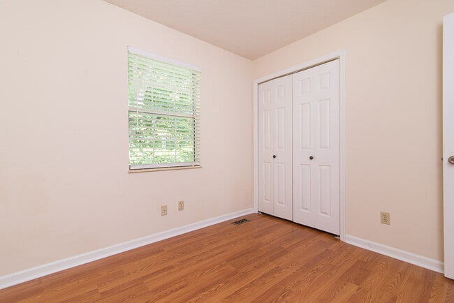 Photo - 1209 Durham Rd