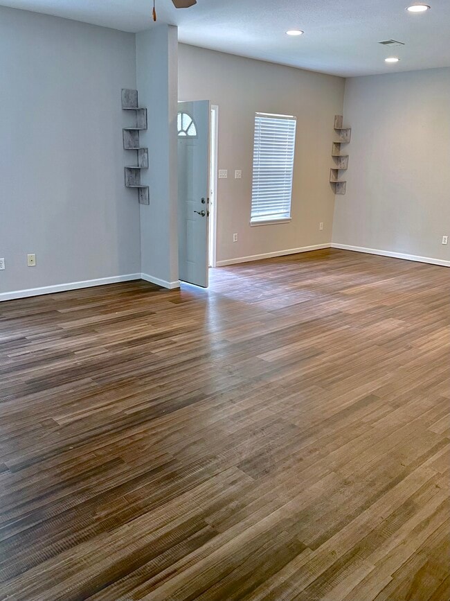 Photo - 10555 Butler Cir Unidad 10555 Butler Circle