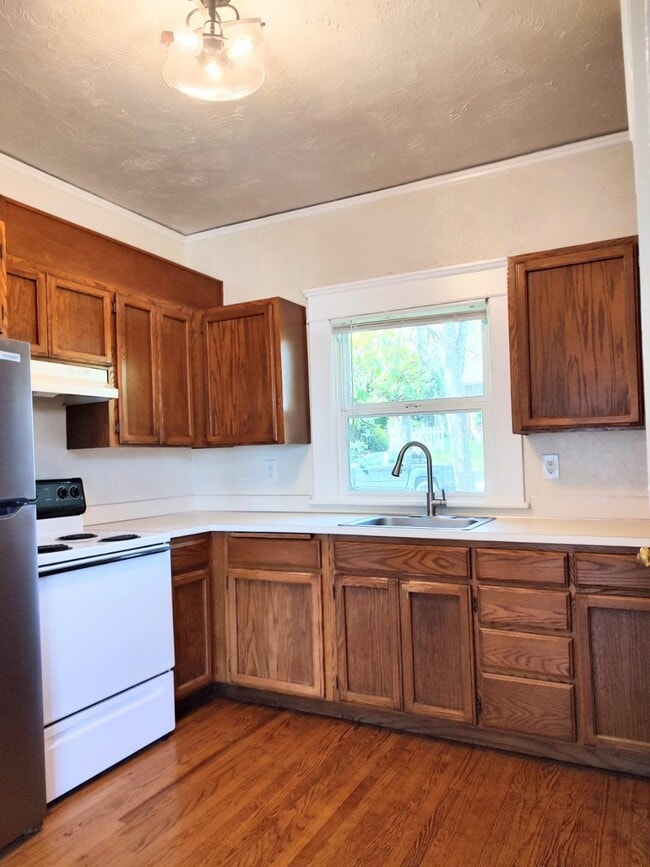 Cocina - 1308 E 19th Ave