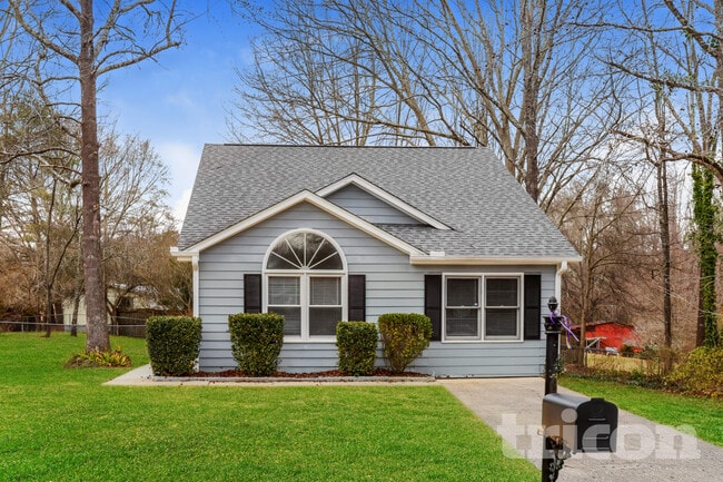 Building Photo - 909 Dogwood Ln