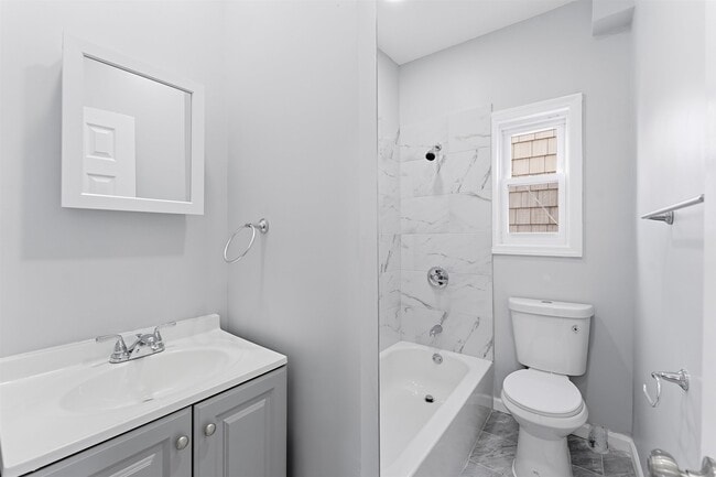 Photo - 16 W 10th St Unidad 3