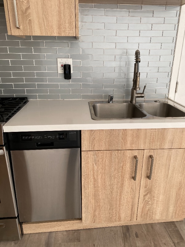 Photo - 2300 Carmona Ave