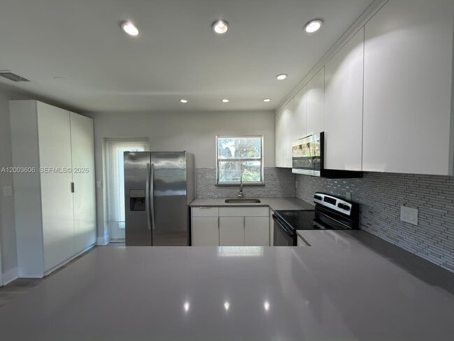 Photo - 1325 NW 11th Ct