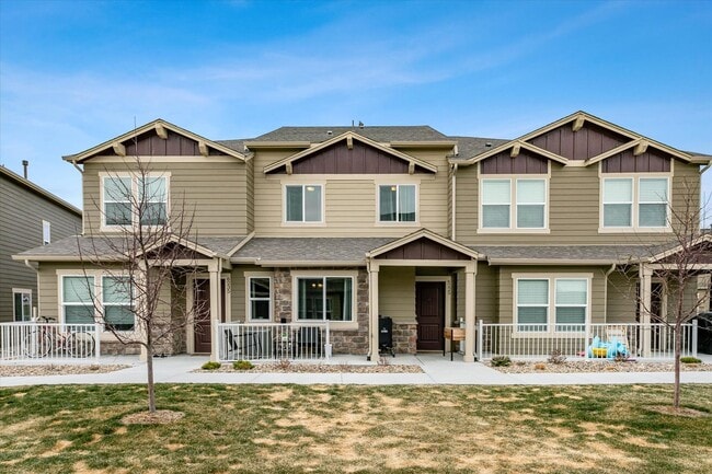 Building Photo - Charming Townhome in East Widefield!