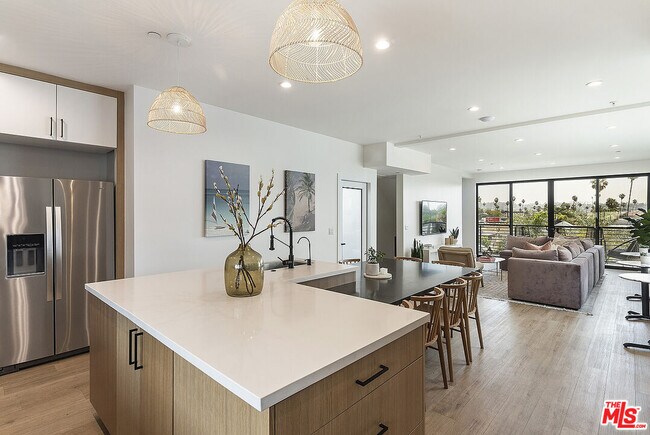 Photo - 807 N Harvard Blvd Condo Unit A