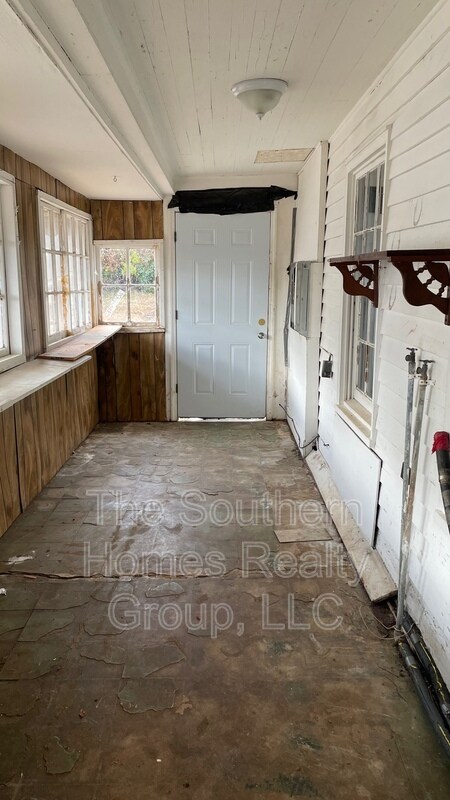 Photo - 405 N High St