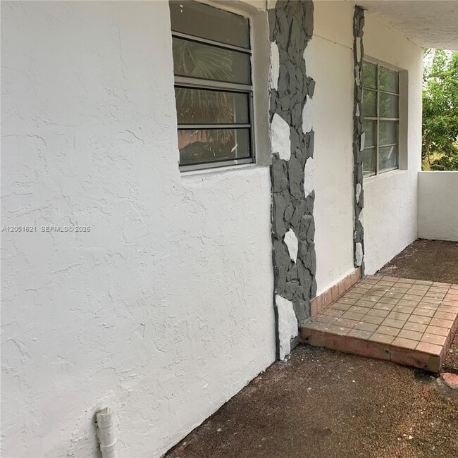 308 NW 9th St