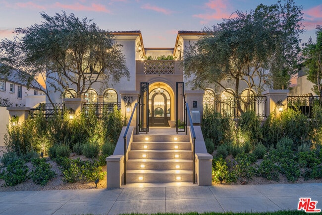 Photo - 611 N Hillcrest Rd