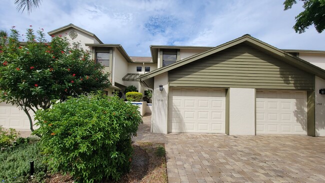 Desirable 2 bed/ 2 bath/1 car Condo in The... - Desirable 2 bed/ 2 bath/1 car Condo in The...