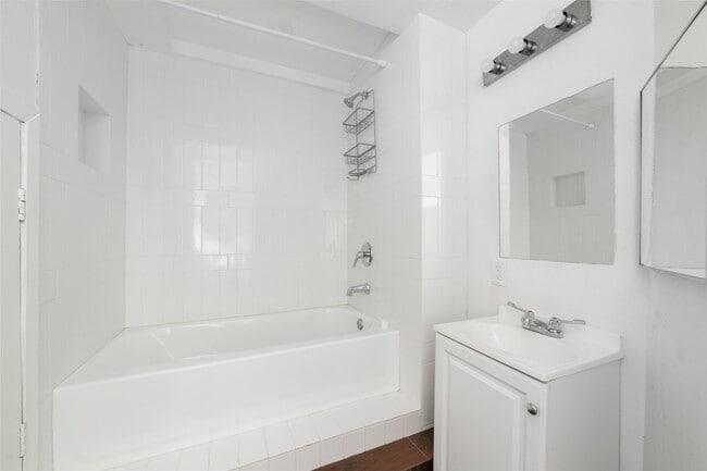 Photo - 3705 Mandell St Unit 4