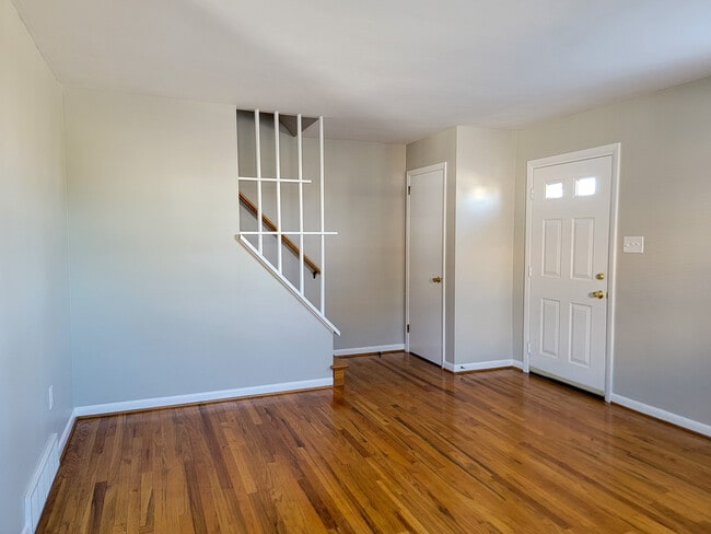 Photo - 547 W Marion St
