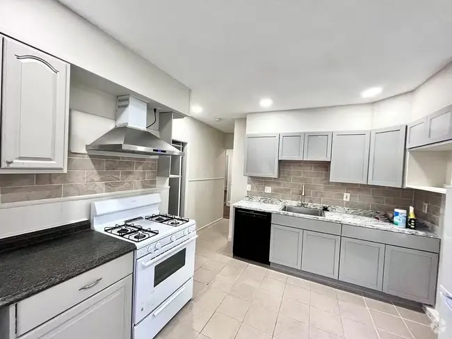 Building Photo - 11 Shawmut St Rental