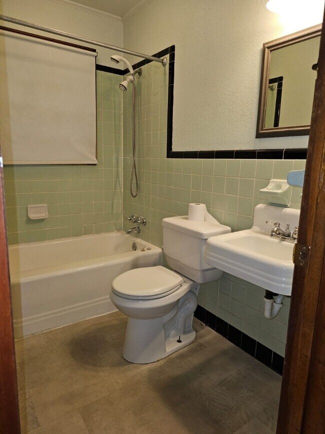 Building Photo - 389 Collins Rd Unit Home