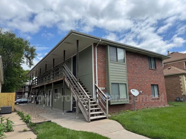 Building Photo - 924 Garfield St Unit 5