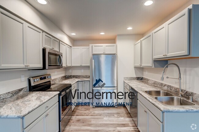 Building Photo - 3 Bedroom, 2 Bath Condo in Summerwind Comm...