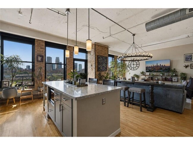 Building Photo - 290 Market St Unit 611