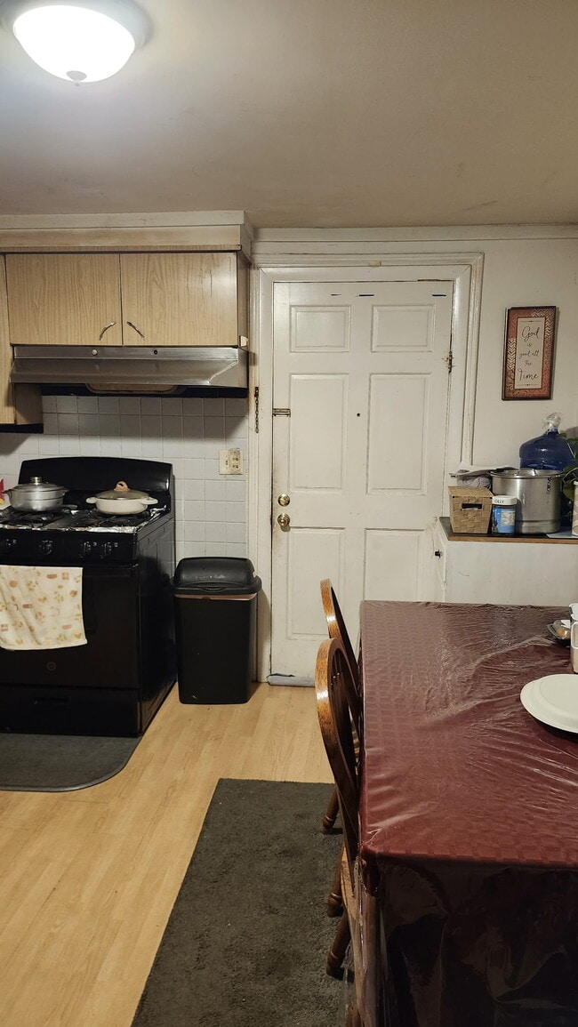 Photo - 11 May St Unit 1