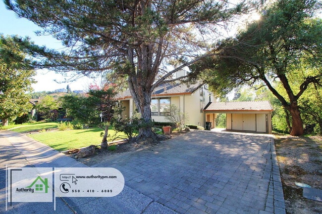 Building Photo - 3350 Mountain Oak Dr