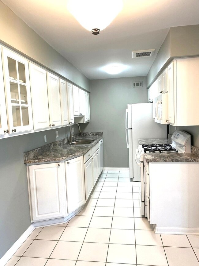 Photo - 1619 N Windsor Dr Unit 212