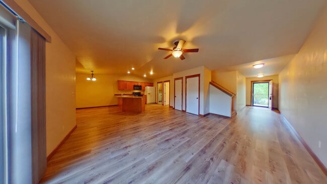 Photo - Beautiful 3 bedroom 2 1/4 bath townhouse in 4 Corners! Fenced backyard!