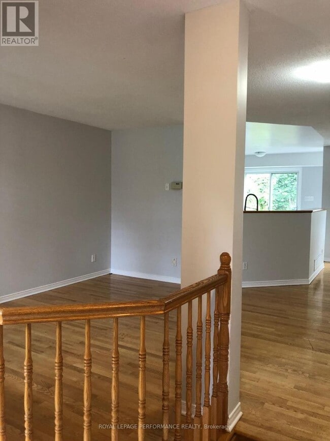 Photo - 3827 Crowsnest Ave