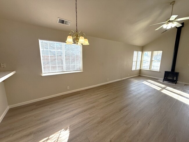 Photo - 3058 Helena Way