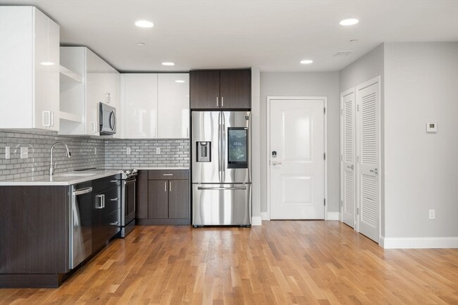 Building Photo - 10 Taber St Unit 503